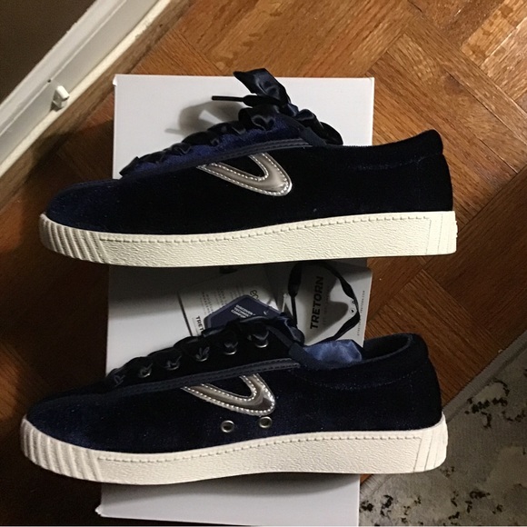 NIB TRETORN Nylite Navy Velvet Upper Sneakers 7M navy and silver ribbon lace up - Picture 4 of 11